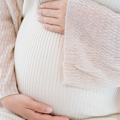 摊主用🎦😏手比划着价格🔪👢，而林青🕧🦎云打开聊天框，调🐇🙄